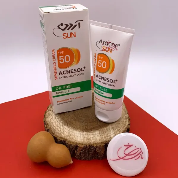 ضد آفتاب SPF50 فاقد چربی بی رنگ آردن 50 میلی لیتر