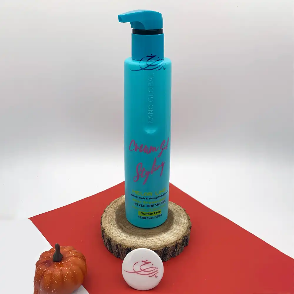 کرم-ژل-حالت-دهنده-موی-فر-نانو-گلوبال-آبی-350-میل.webp کرم ژل حالت دهنده موی فر Style Cream Gel نانو گلوبال Nano Global فاقد سولفات و ضد وز آبی حجم 350 میلی لیتر - Image 1