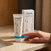 کرم ضدآفتاب SPF50 ژنوبایوتیک بژ طبیعی پوست‌ خشک و معمولی 50 میلی لیتری